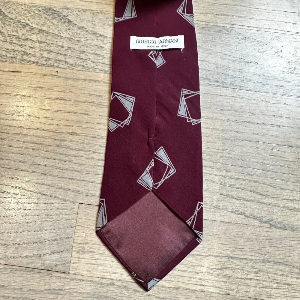 Giorgio Armani Necktie Burgundy Geometric Pattern Made in Italy Men's